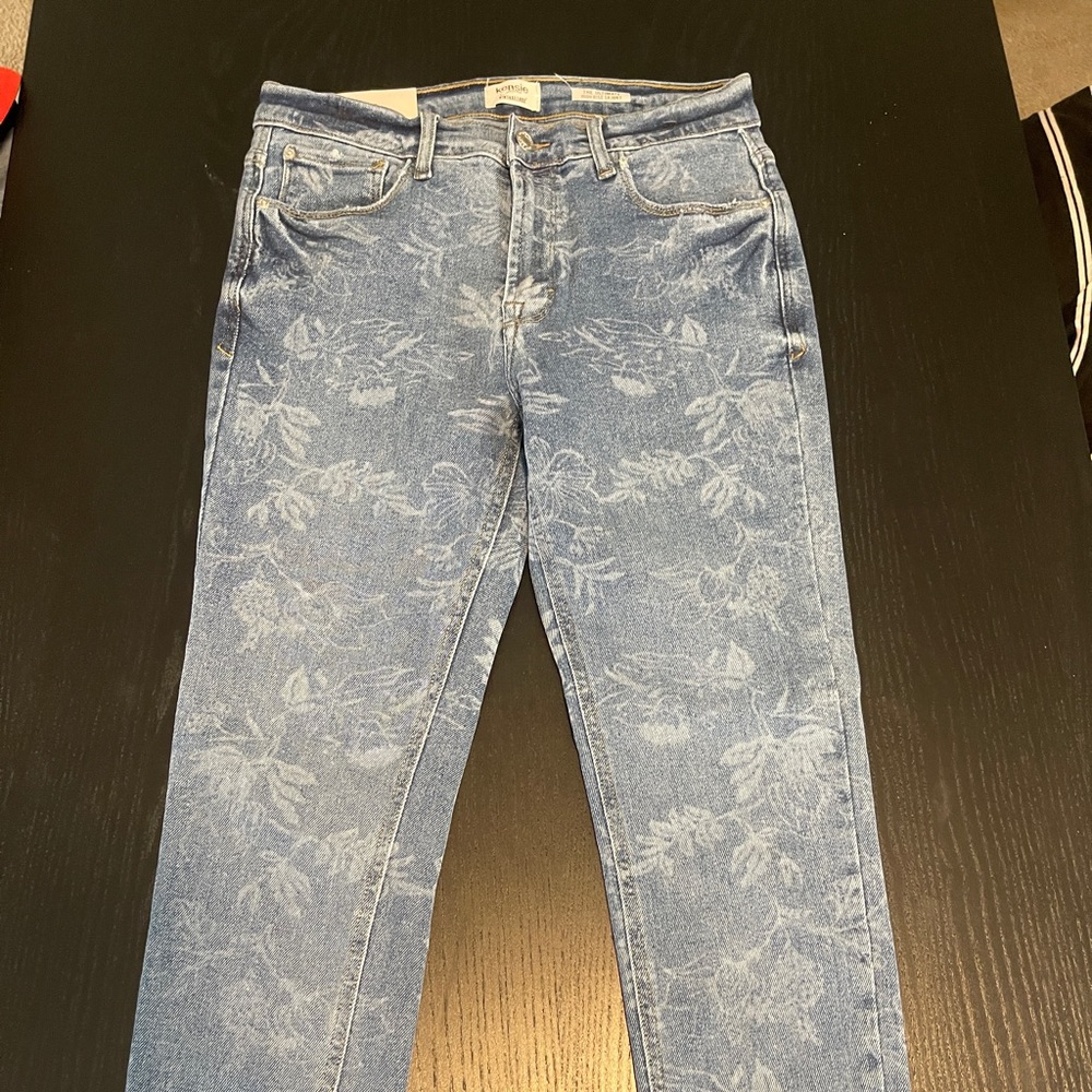 NWT Floral Jeans Size 6